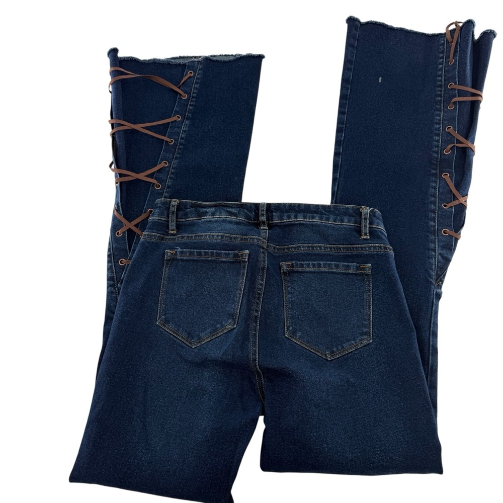 NWT Tractr high-rise flair with lace up gussets - Picture 5 of 9